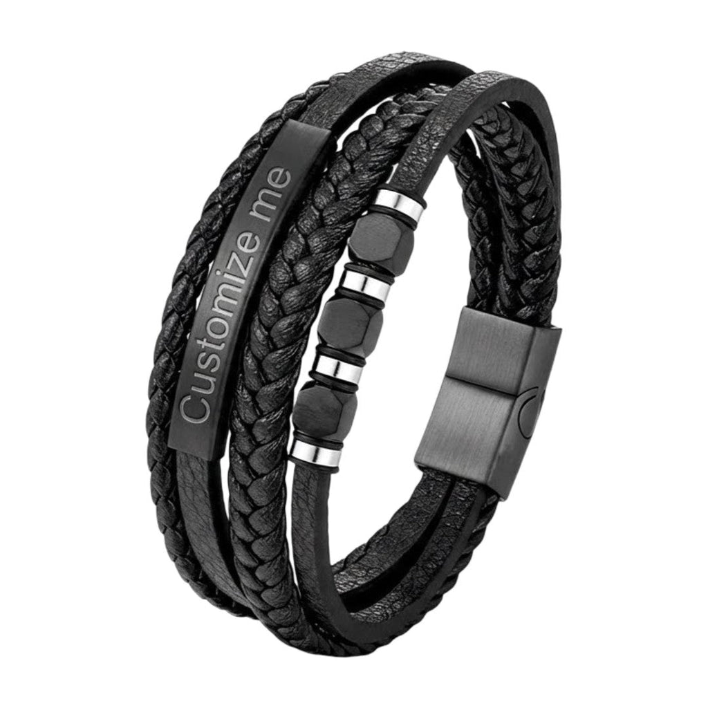Bracelet homme multi-rangs en cuir noir avec plaques personnalisables, fermoir magnétique métallique noir mat.