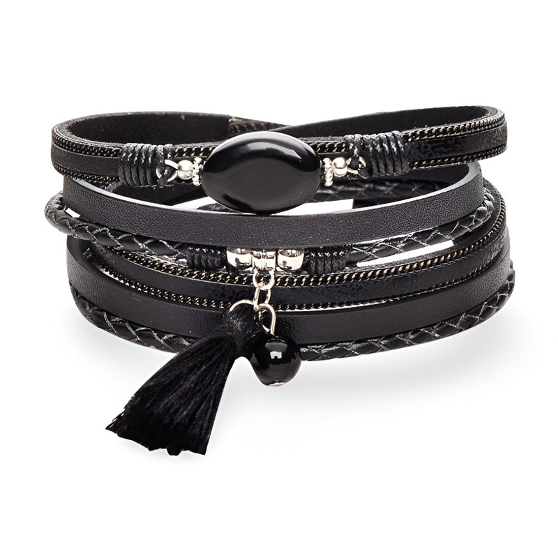 Bracelet multi-rangs noir avec pierre d'agate ovale noire et pompon en tissu noir.