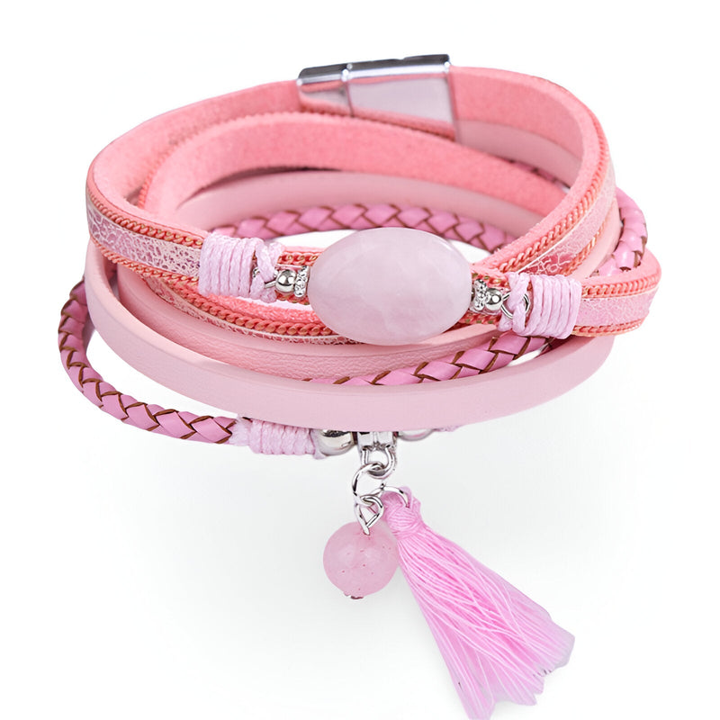 Bracelet multi-rangs rose en cuir avec pierre d'agate ovale et pompon assorti.