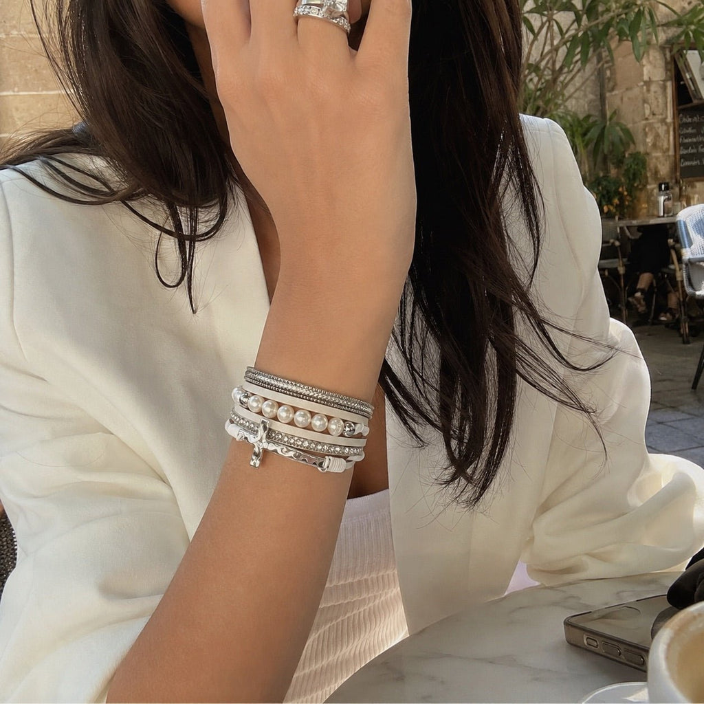 Pulsera de varias vueltas para mujer, con perlas nacaradas y cruz brillante, cierre magnético práctico, modelo Camina
