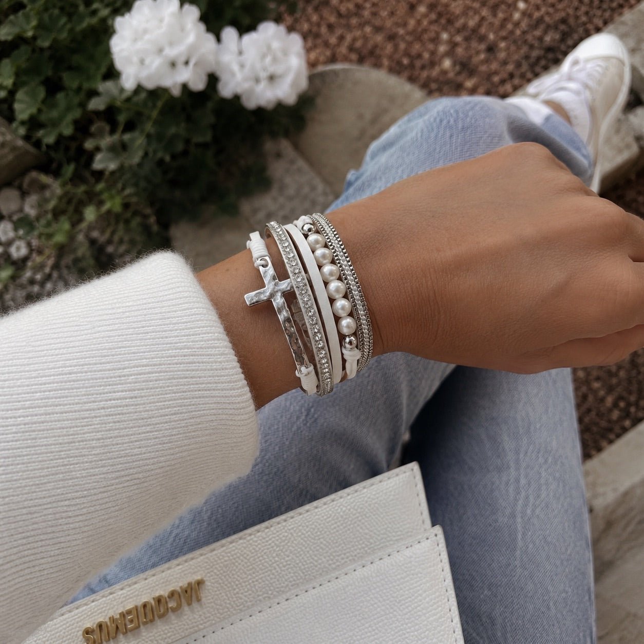 Pulsera de varias vueltas para mujer, con perlas nacaradas y cruz brillante, cierre magnético práctico, modelo Camina