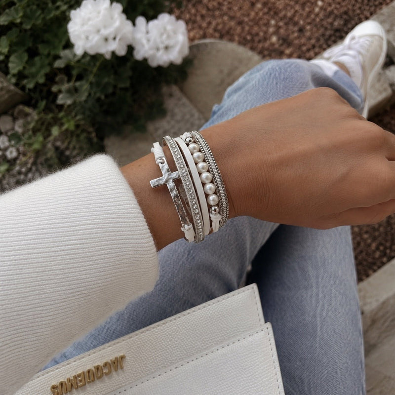 Pulsera de varias vueltas para mujer, con perlas nacaradas y cruz brillante, cierre magnético práctico, modelo Camina