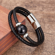Bracelet multi-rangs noir pour homme en cuir tressé avec pierre d'agate noire et fermoir métallique argenté.
