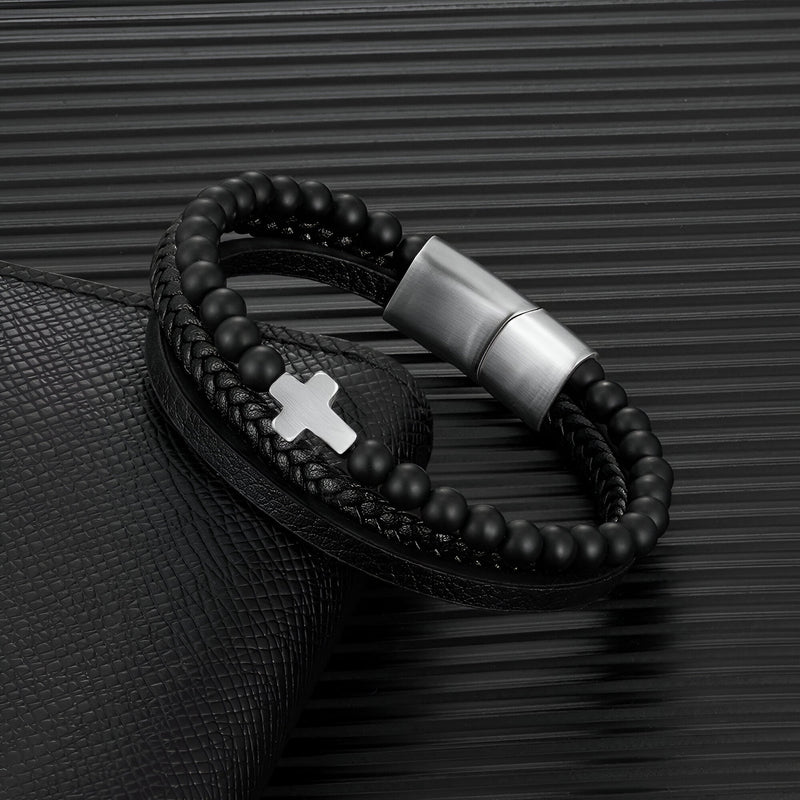 Bracelet multi-rangs noir pour homme avec perles, cuir tressé et croix en métal argenté, fermoir magnétique acier inoxydable.