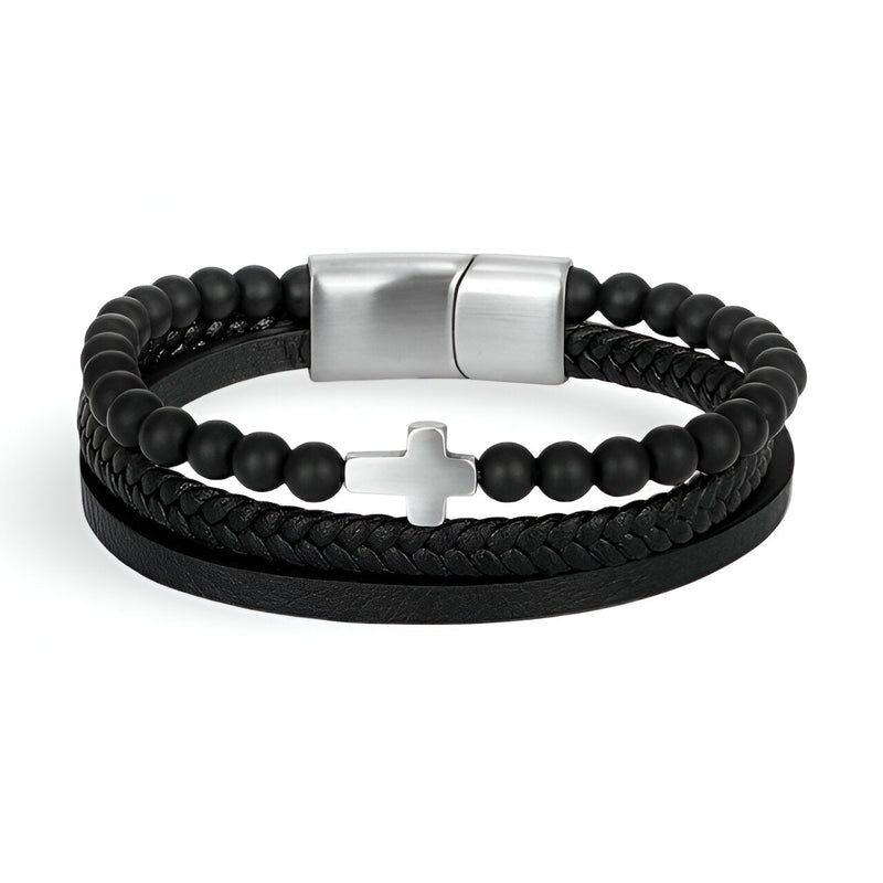 Bracelet multi-rangs homme en perles noires mates avec croix argentée et bande en cuir tressé noir.