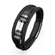 Bracelet homme multi-rangs cuir noir tressé et lisse avec pierres naturelles blanches et fermoir métal noir mat.