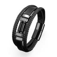 Bracelet multi-rangs homme en cuir noir tressé avec fermoir métallique noir mat et détails cylindriques.
