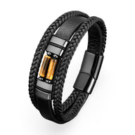 Bracelet multi-rangs pour homme en cuir noir tressé avec pierre naturelle œil de tigre et fermoir magnétique noir mat.