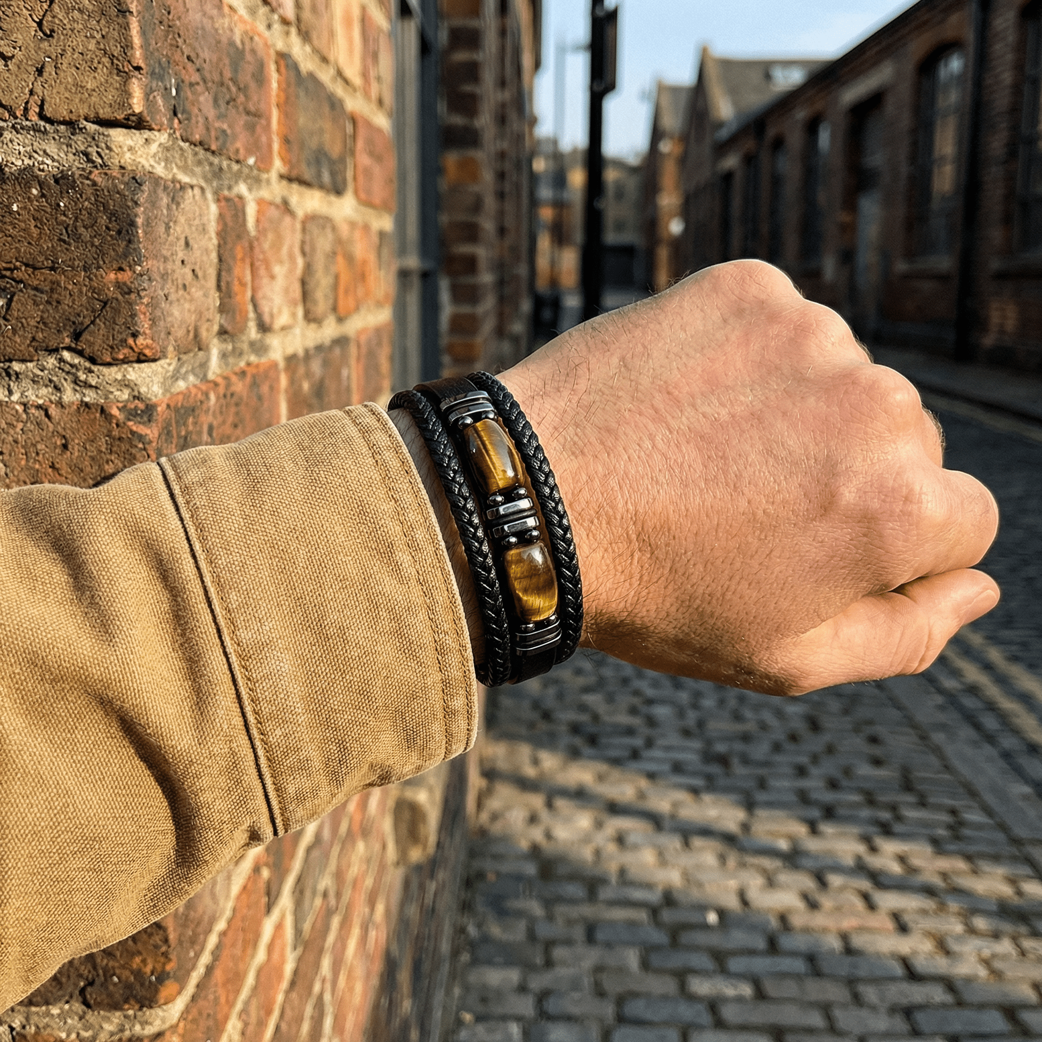 Bracciale multigiro da uomo con pietre occhio di tigre, modello Raven