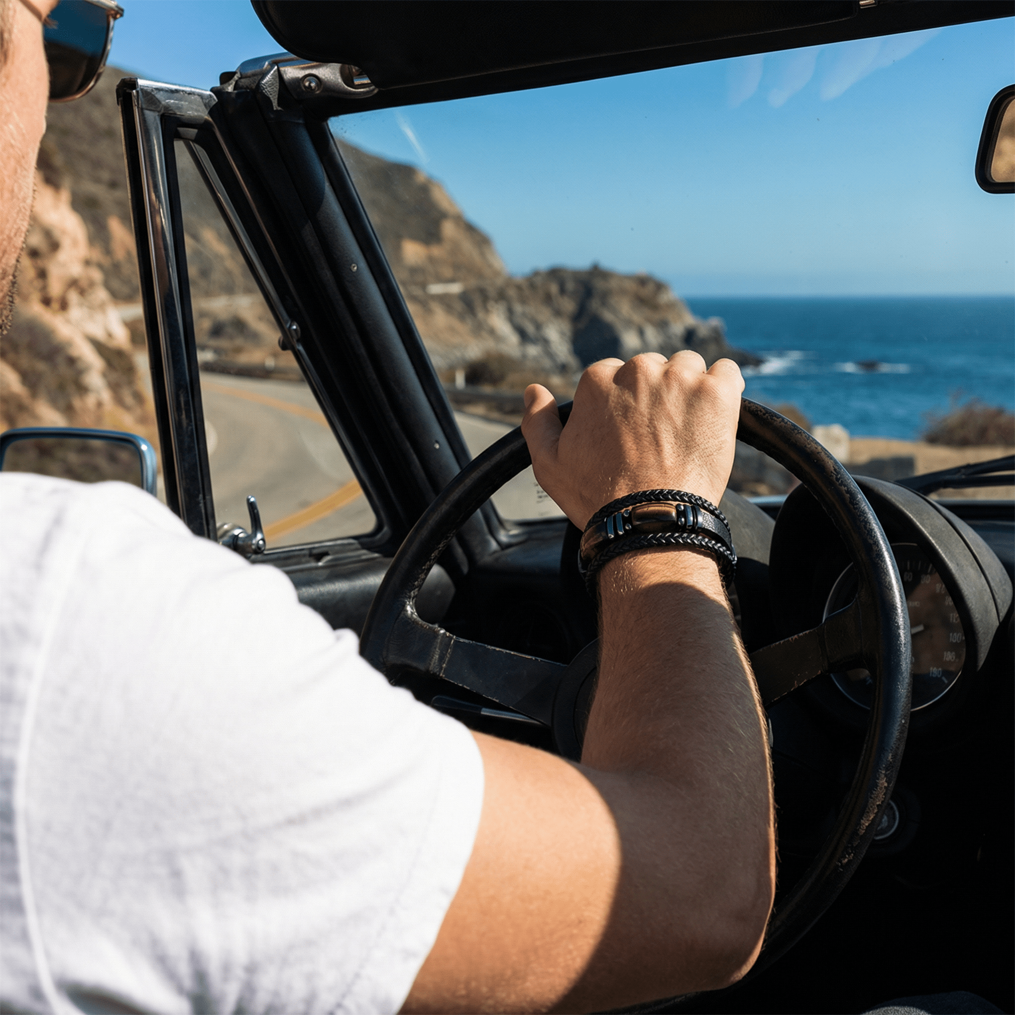 Bracciale multigiro da uomo con pietre occhio di tigre, modello Raven