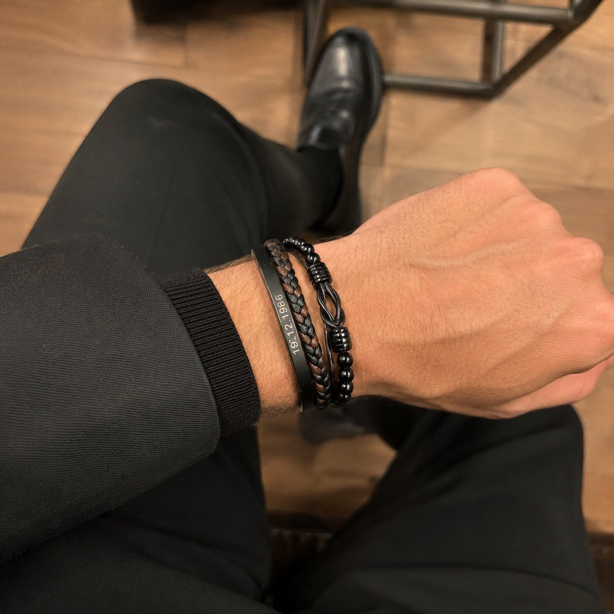 Mehrreihiges Armband aus Natursteinen und geflochtenem Band, Knotenmuster, Magnetverschluss, für Herren, Modell Shelby
