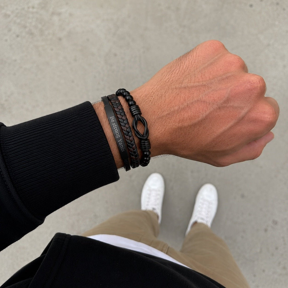 Mehrreihiges Armband aus Natursteinen und geflochtenem Band, Knotenmuster, Magnetverschluss, für Herren, Modell Shelby