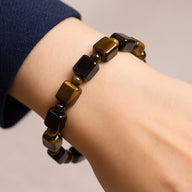 Bracelet naturel en pierres d'oeil de tigre cubiques, apporte force et sérénité, modèle Ziza - La Boutique du Bracelet