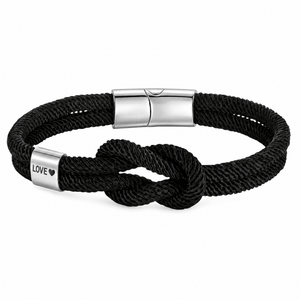 Bracelet Nono Noir et argent, embout métallique gravé LOVE ♥ près du nœud marin, posé de face sur fond blanc