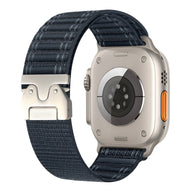 Bracelet nylon réglable bleu nuit avec boucle parachute argent pour Apple Watch.