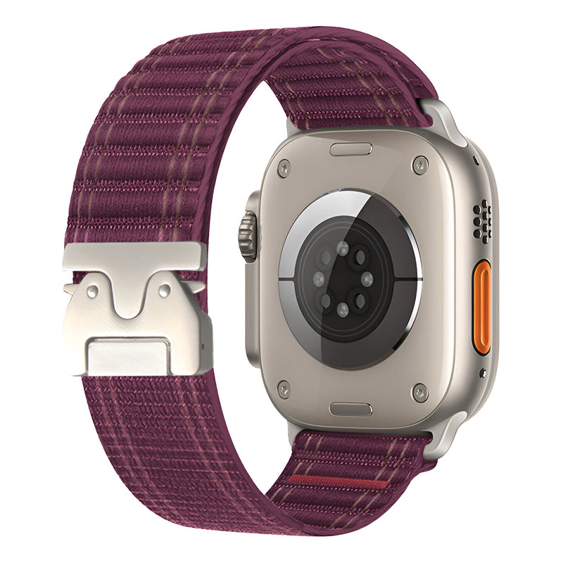 Bracelet nylon violet réglable pour Apple Watch avec boucle parachute argentée et fermoir tactique.