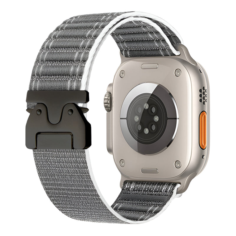 Bracelet nylon gris et argent réglable avec boucle parachute noire pour Apple Watch.