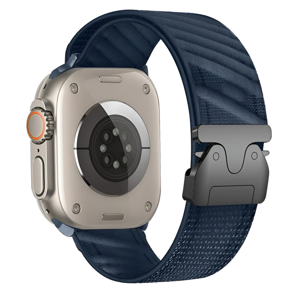 Bracelet nylon sport bleu foncé pour Apple Watch avec boucle parachute et fermoir tactique.