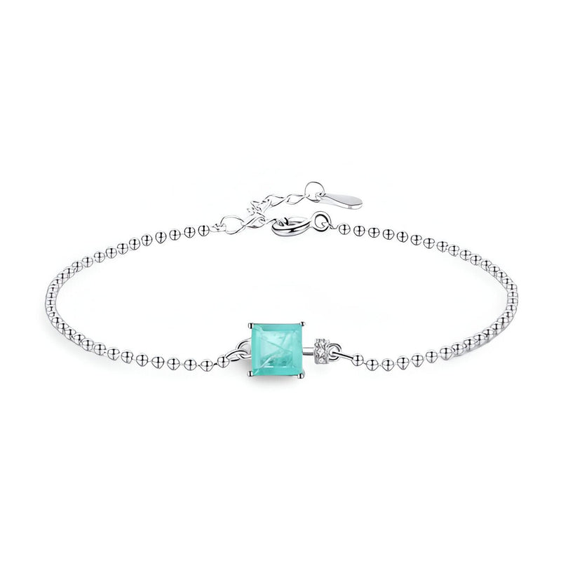 Bracelet en argent sterling avec pierre carrée turquoise sertie sur chaîne fine à billes.