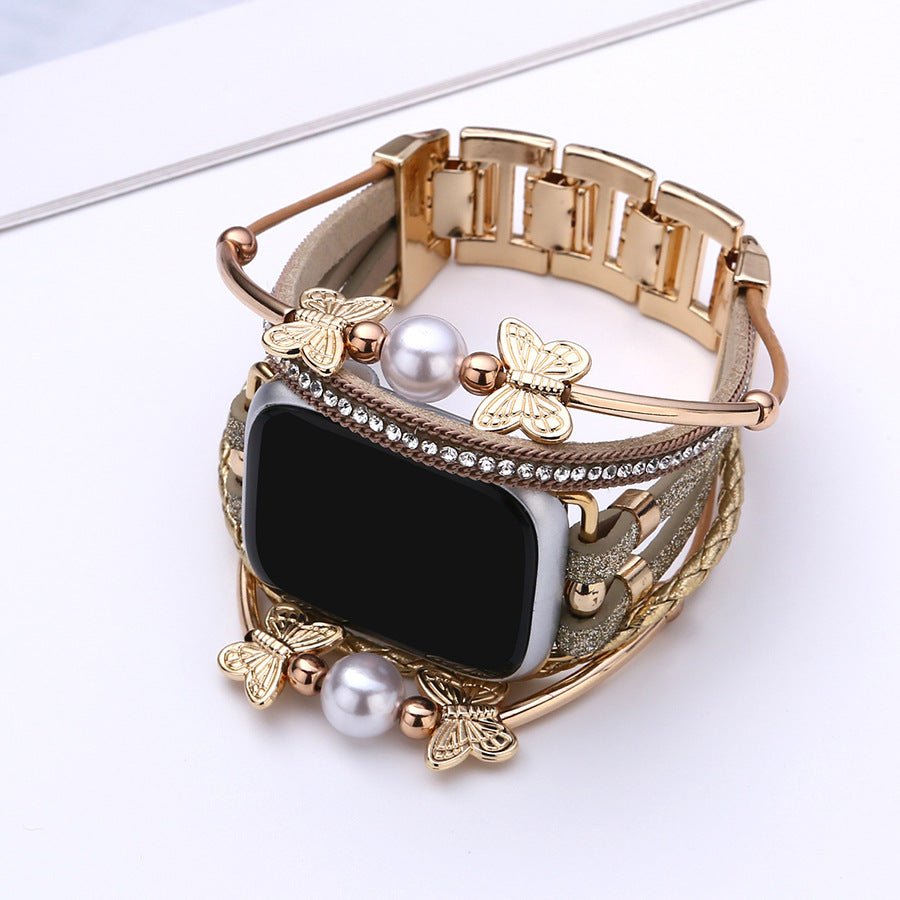 Bracelet multi-brins en cuir beige pour Apple Watch, perles nacrées, papillons dorés, fermoir métallique or rose, style.