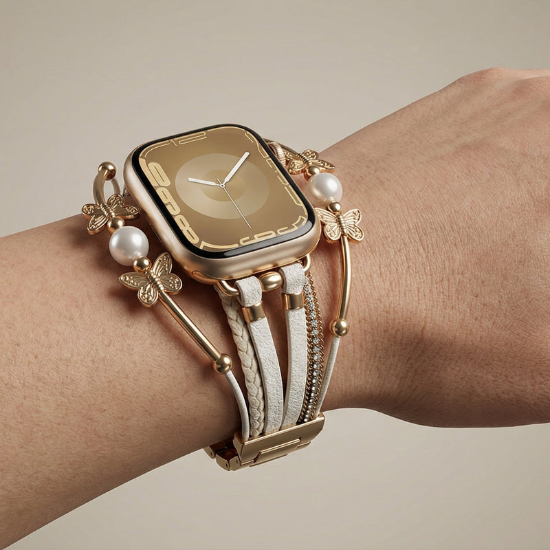 Bracelet pour Apple Watch en cuir ivoire à plusieurs brins avec perles blanches et fermoir papillon doré, style bohème chic.