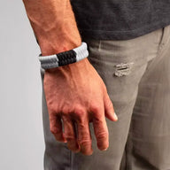 Bracelet paracorde, style survie avec mousqueton noir, bracelet aventure et randonnée, solide, modèle Liroy - La Boutique du Bracelet