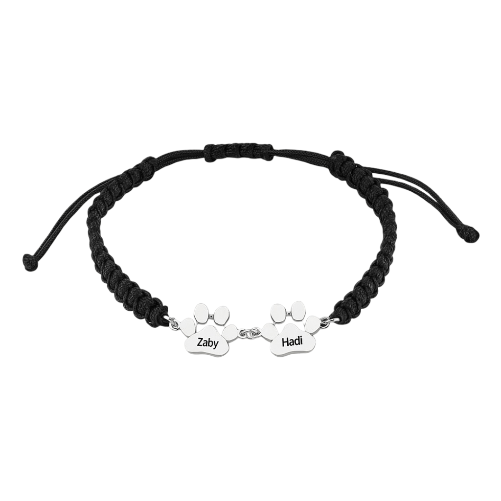 Bracelet noir en nylon avec deux pendentifs patte en acier inoxydable argenté personnalisés.