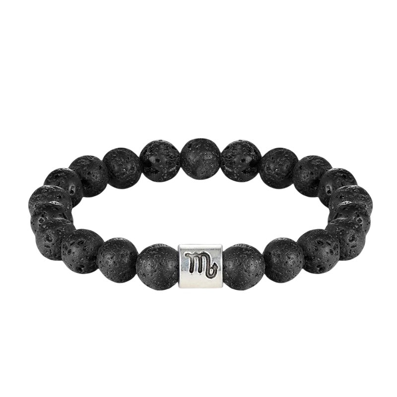 Bracelet élastique en perles noires de pierre de lave avec un cylindre argenté gravé du symbole astrologique du Scorpion.