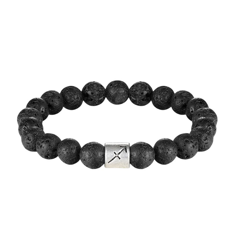 Bracelet élastique perles rondes pierre de lave noire avec breloque argentée gravée du symbole astrologique Sagittaire.