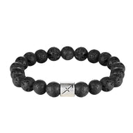 Bracelet élastique perles rondes pierre de lave noire avec breloque argentée gravée du symbole astrologique Sagittaire.
