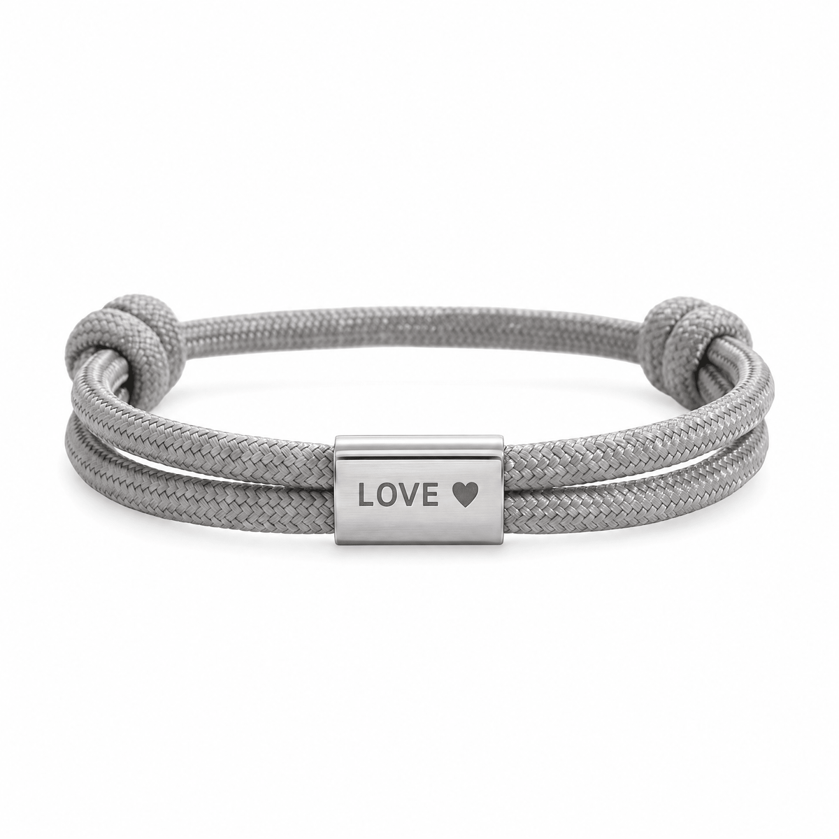 Bracelet Veyron Gris et argent, plaque centrale gravée LOVE ♥, posé de face sur fond blanc