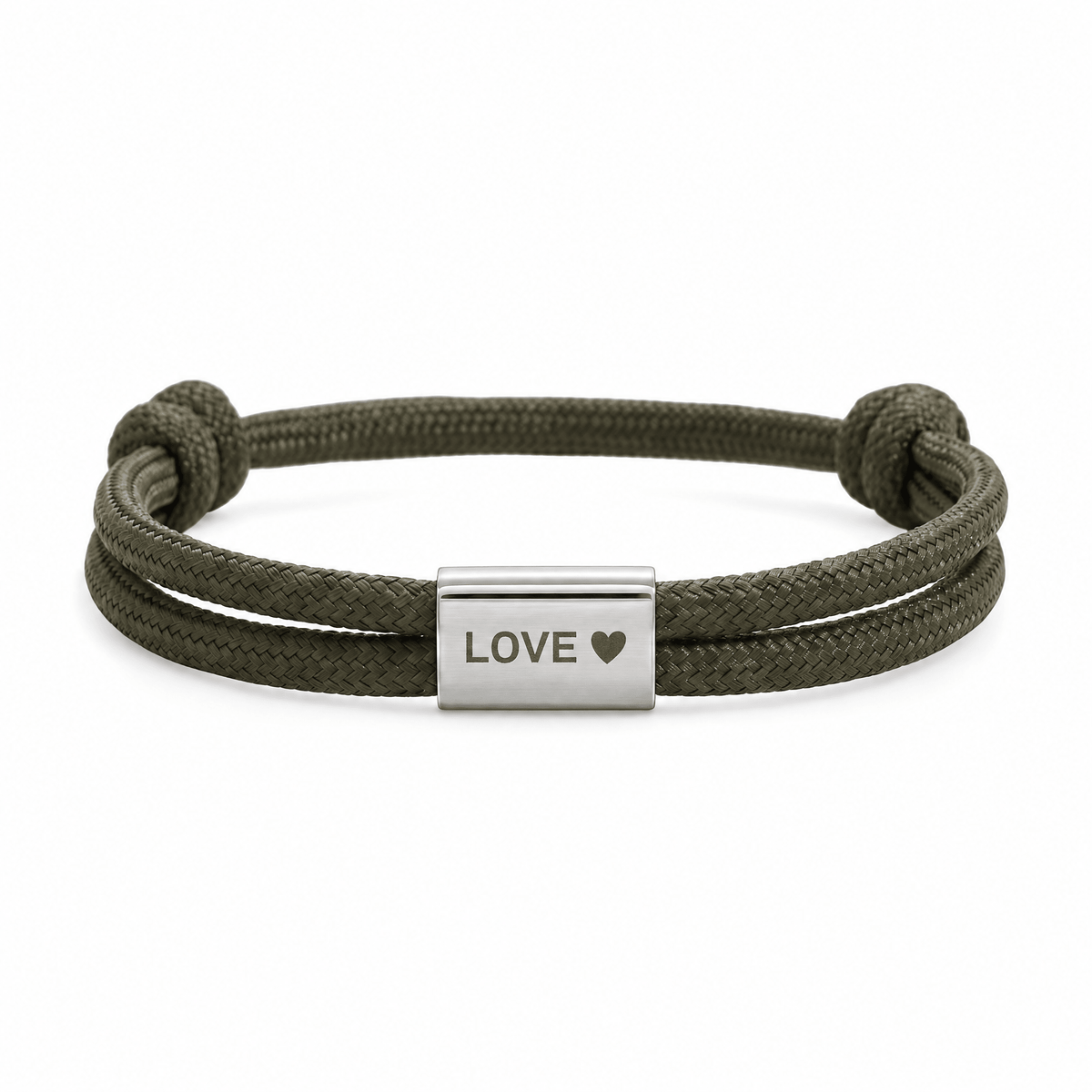 Bracelet Veyron Kaki et argent, plaque centrale gravée LOVE ♥, posé de face sur fond blanc