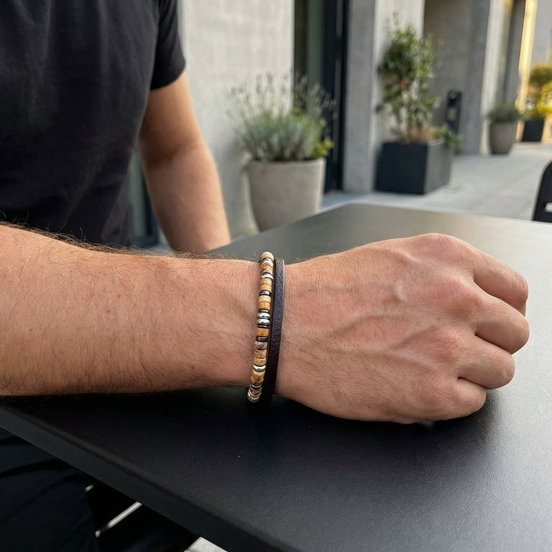 Personalisierbares Herrenarmband mit Natursteinen, Leder und Metallelementen, sicherer Verschluss, Modell Jamy