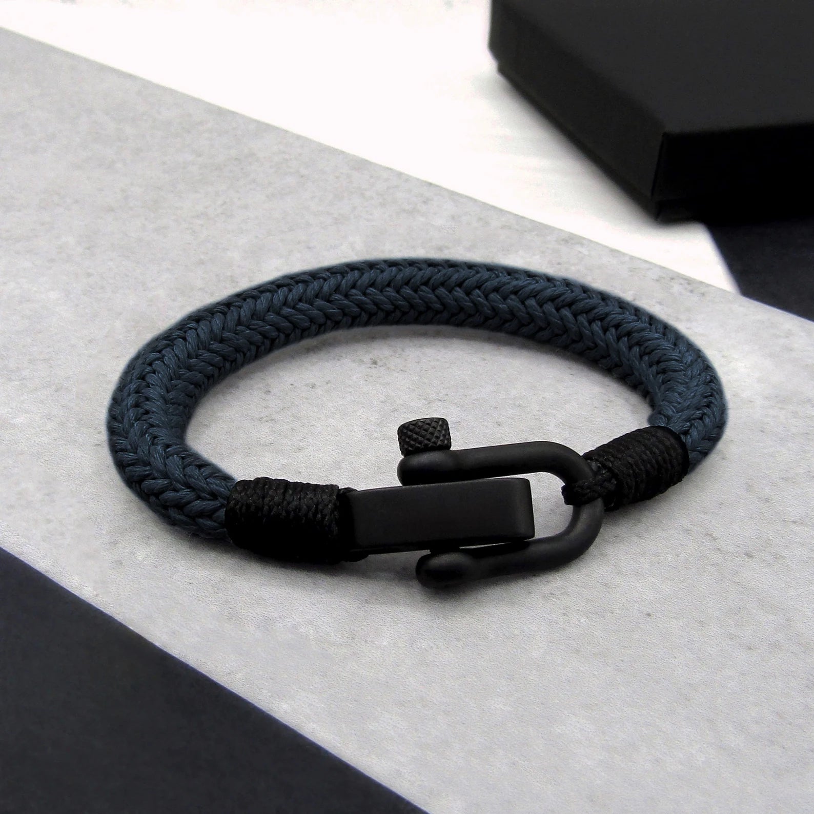 Bracelet personnalisé à mousqueton noir, pour homme, modèle Ilyes - La Boutique du Bracelet