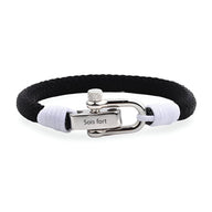 Bracelet homme noir tressé avec fermoir mousqueton argenté gravé "Sois fort" et détails blancs.