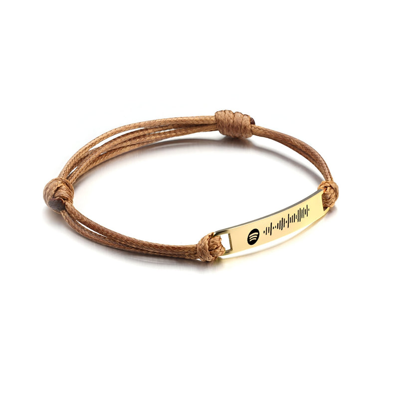 Bracelet corde marron avec plaque acier inoxydable dorée gravée code Spotify et symbole cœur.
