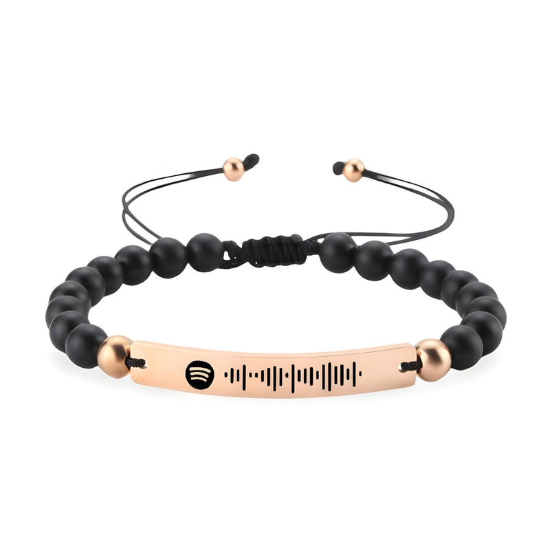 Bracelet ajustable noir en pierres naturelles avec plaque en métal or rosé gravée motif Spotify.