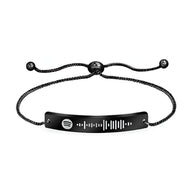 Bracelet gourmette noir ajustable avec plaque Spotify gravée et fermoir coulissant noir mat.