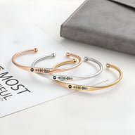 Bracelet jonc acier inoxydable personnalisé Spotify avec code musical, disponible en argent, or rosé et or.