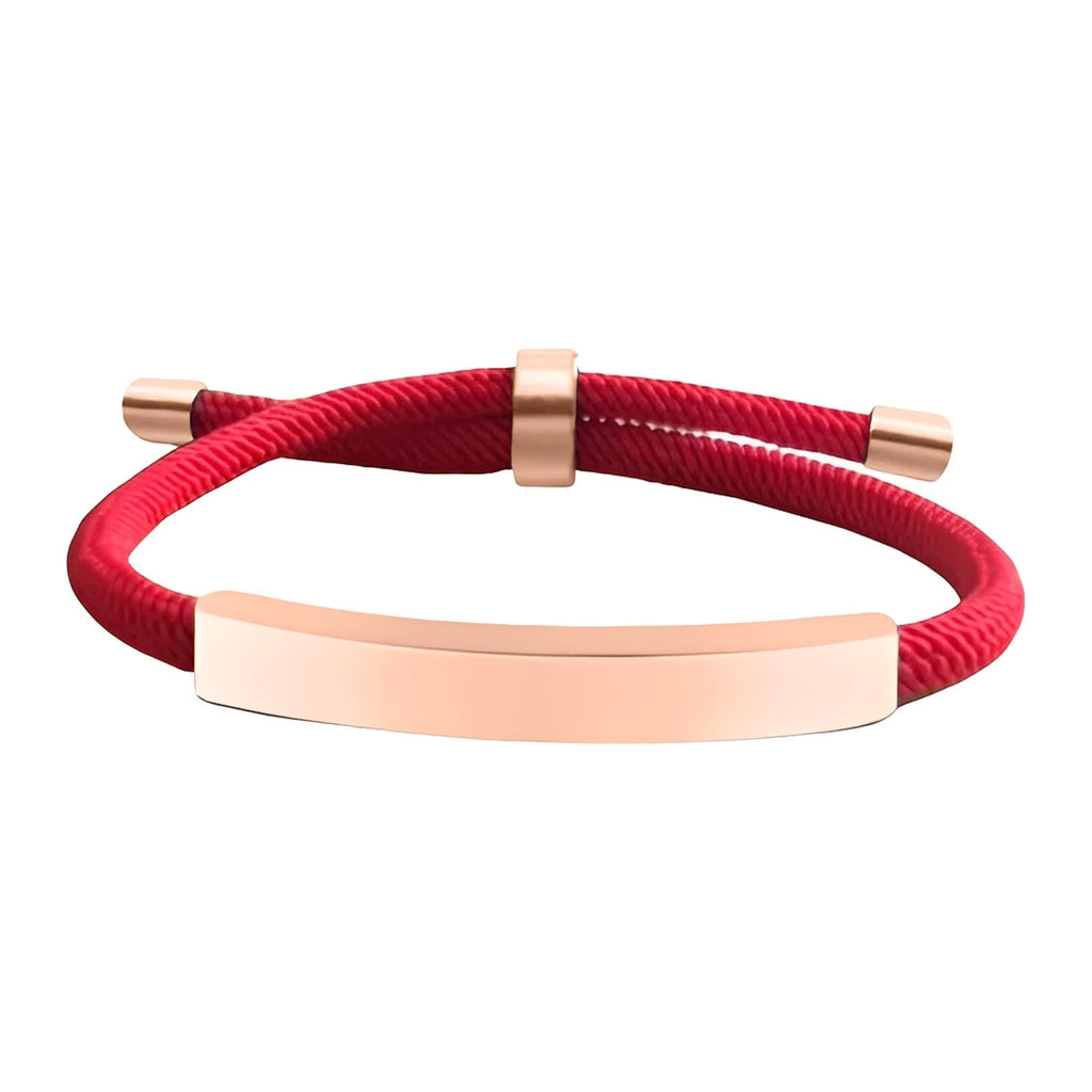 Bracelet cordon nylon rouge avec barre lisse en acier inoxydable doré et fermoir coulissant.
