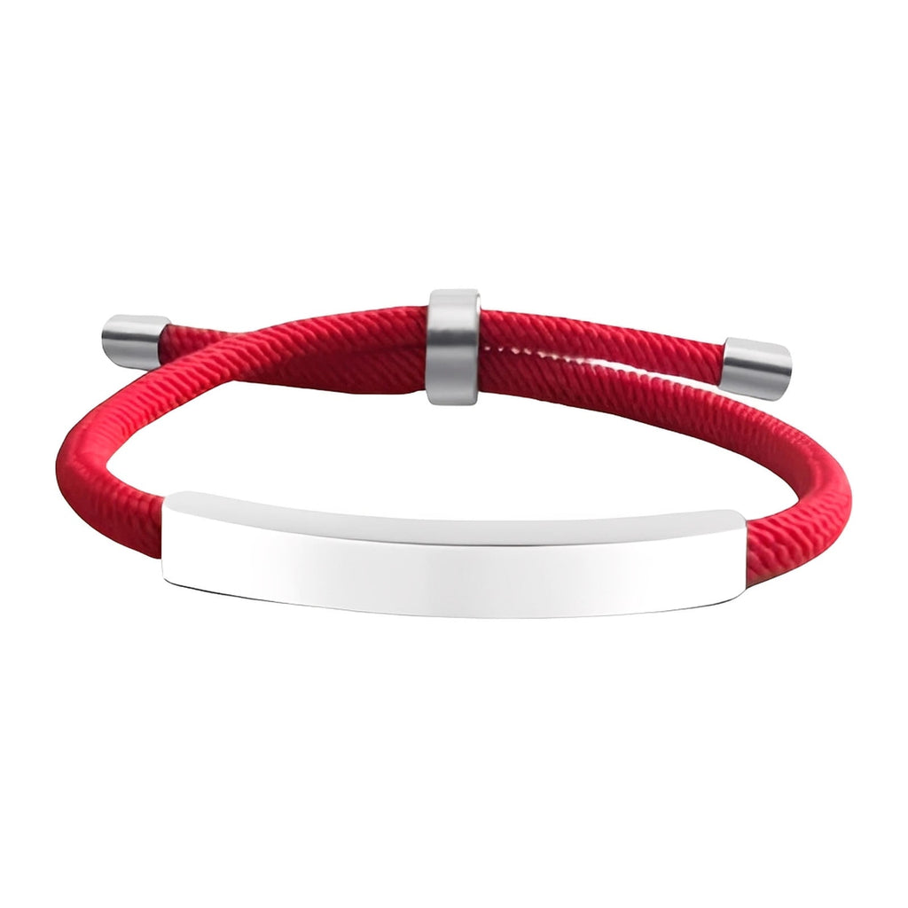 Bracelet cordon nylon rouge avec barre plate en acier inoxydable et fermoir coulissant argenté.