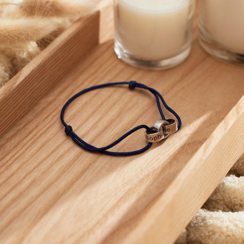 Personalisierbares Armband für Paare, Freunde oder Familie mit ineinander verschlungenen Ringen, verstellbarem Band, Namensgravur, Symbol für ewige Verbundenheit, Modell Pantor