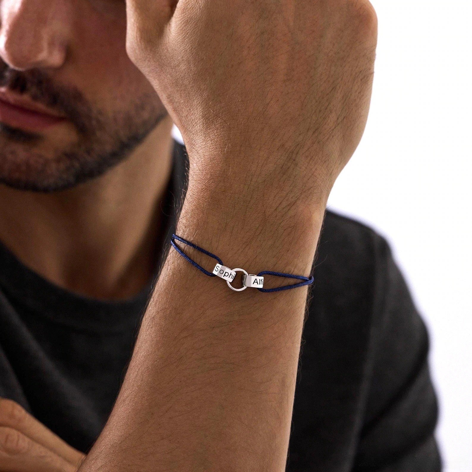 Personalisierbares Armband für Paare, Freunde oder Familie mit ineinander verschlungenen Ringen, verstellbarem Band, Namensgravur, Symbol für ewige Verbundenheit, Modell Pantor