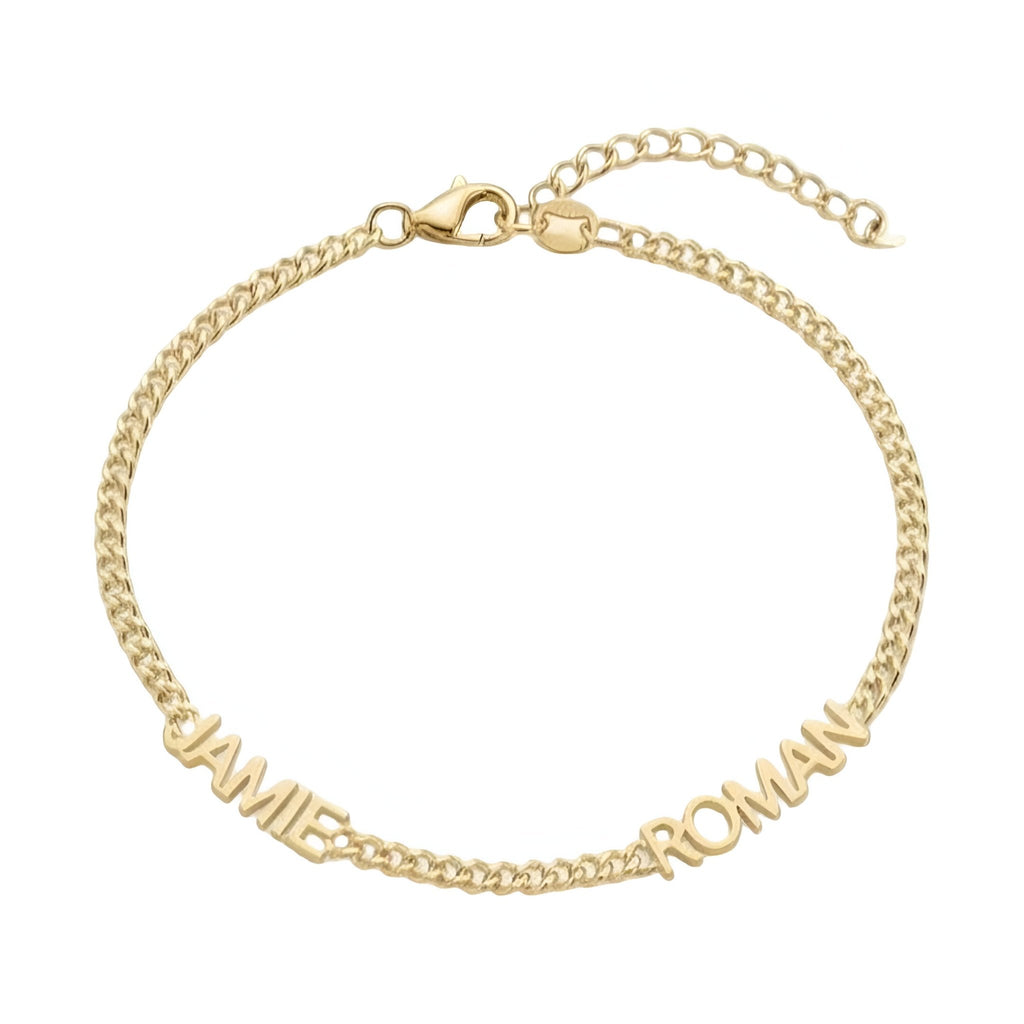 Bracelet fin en acier inoxydable doré avec chaînes maille cubaine et prénoms découpés Danié et Roman.
