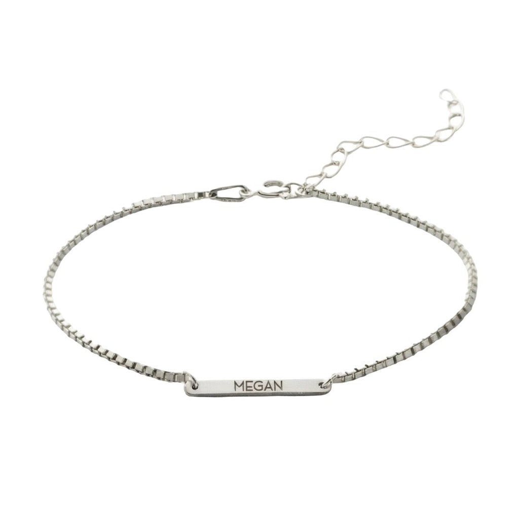 Bracelet gourmette en acier inoxydable argenté avec maille vénitienne fine et plaque personnalisée gravée "MEGAN".