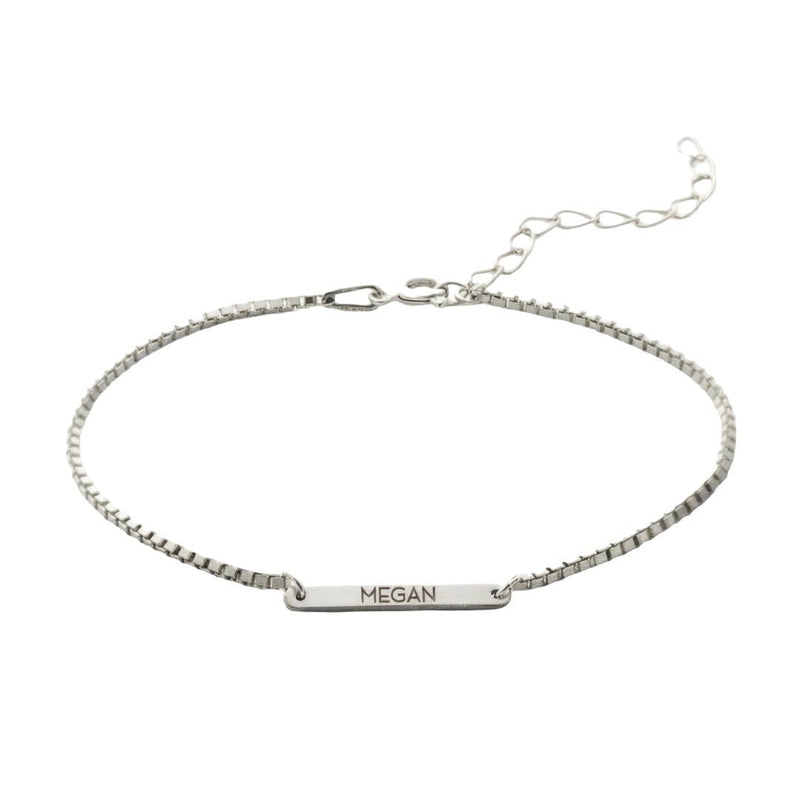 Bracelet gourmette en acier inoxydable argenté avec maille vénitienne fine et plaque personnalisée gravée "MEGAN".
