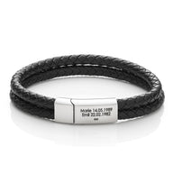Bracelet double tour en cuir noir tressé avec fermoir argenté gravé personnalisé.