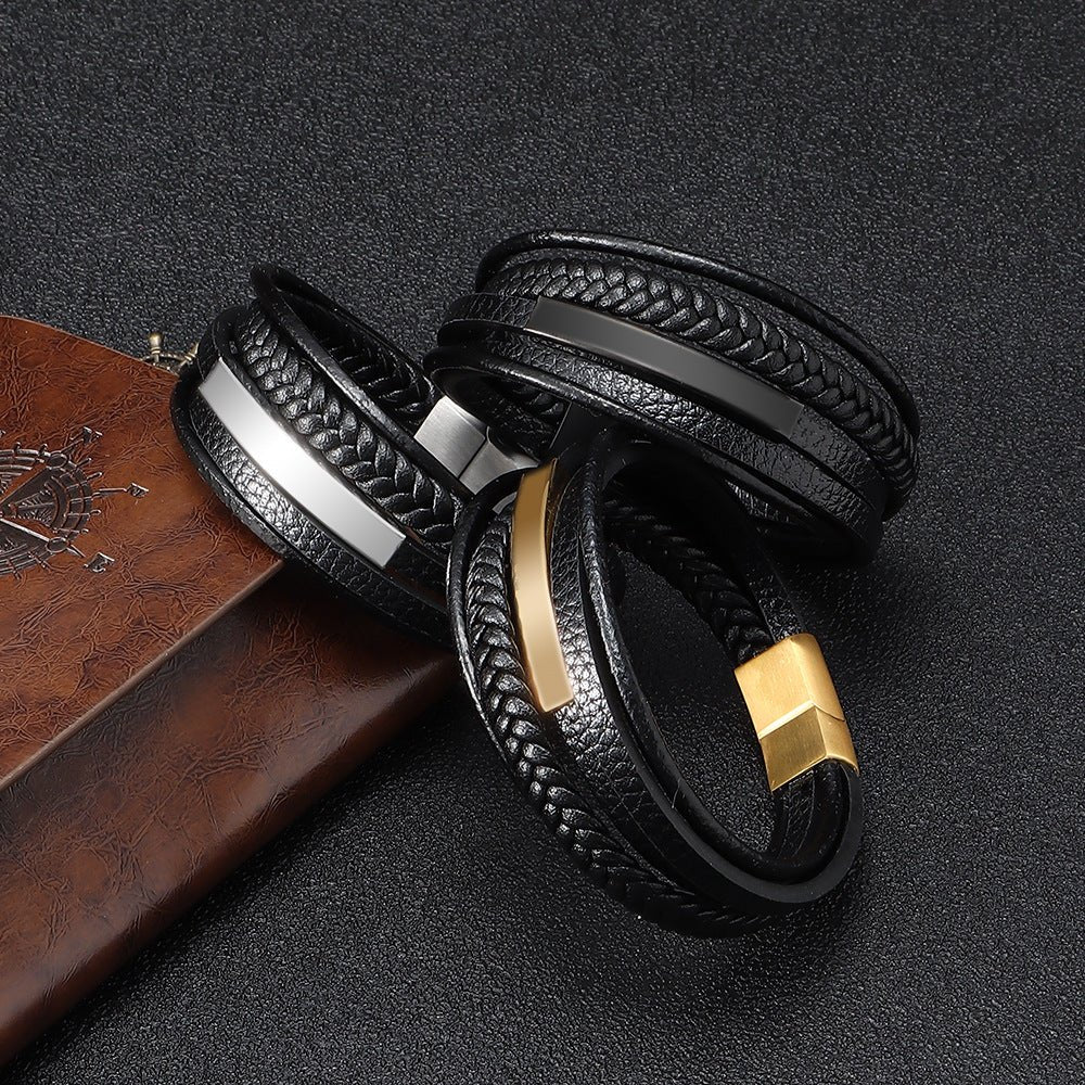 Bracelet homme multi-liens en cuir noir, fermoir magnétique en acier, plaque personnalisable acier et dorée.