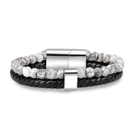 Bracelet double tour en cuir noir tressé et pierres naturelles grises avec fermoir magnétique argenté élégant.