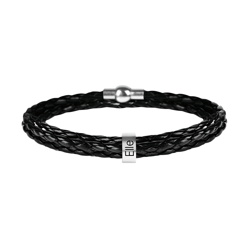 Bracelet en cuir noir tressé triple tour avec anneau en métal gravé "Elle" et fermoir magnétique argenté.